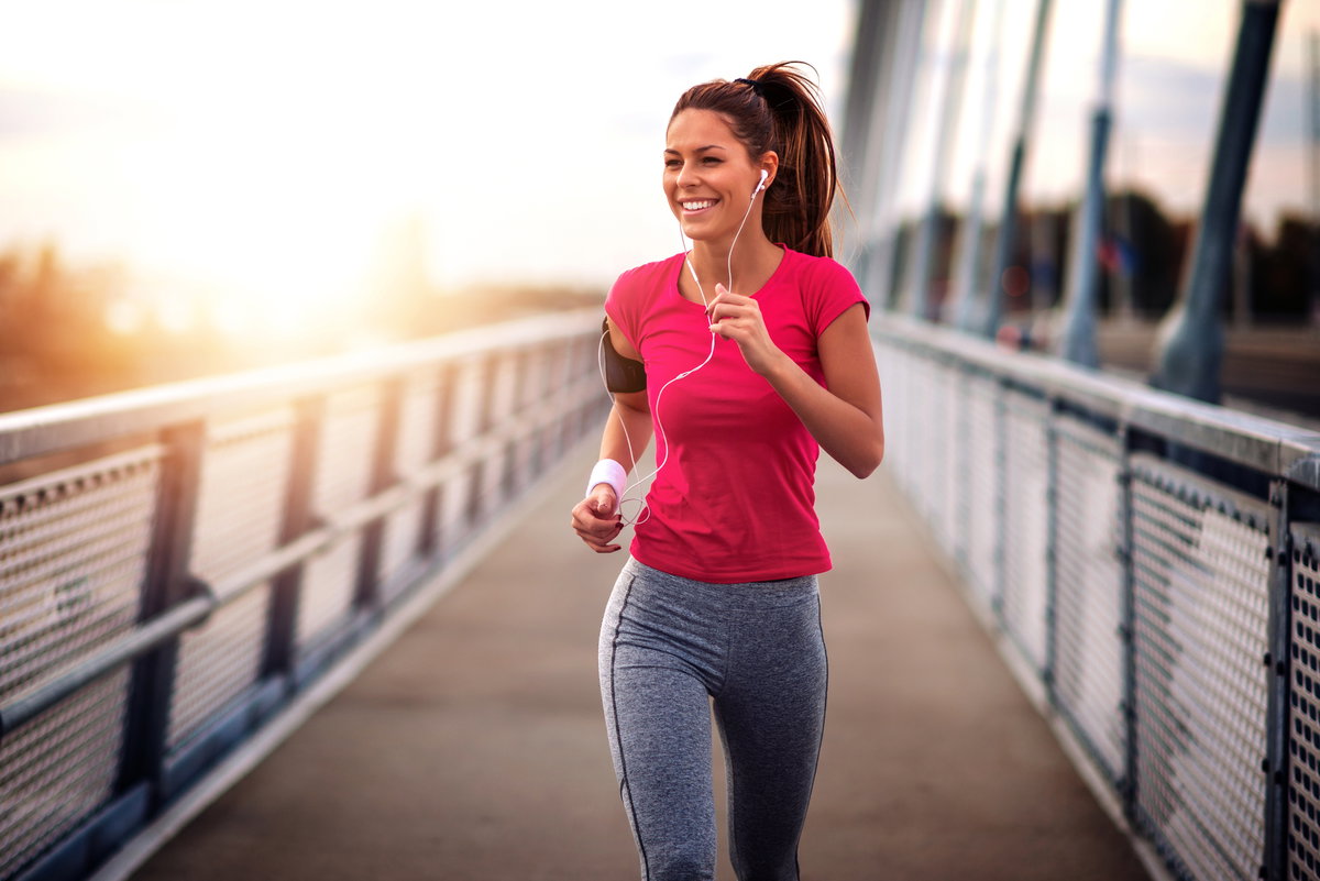 Frau joggt