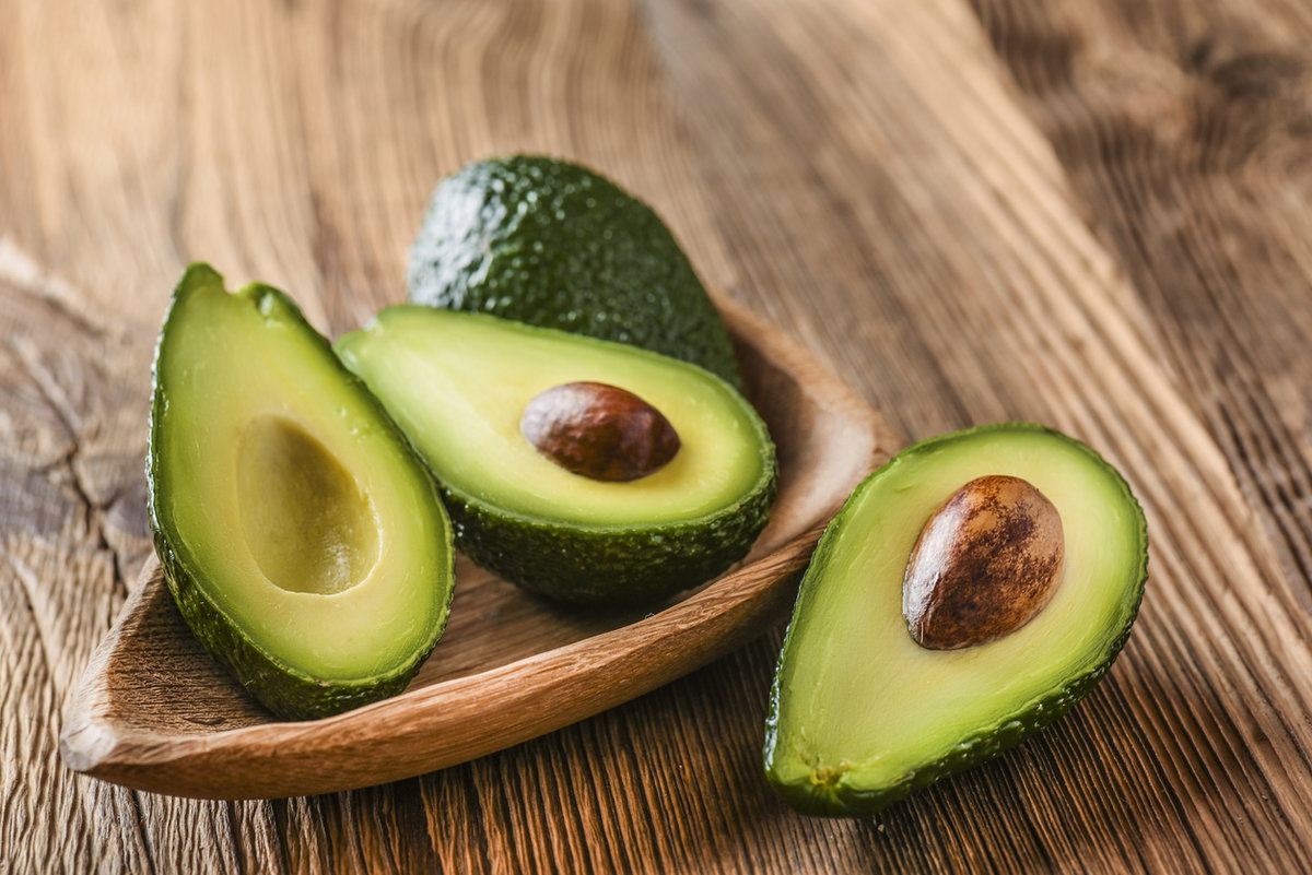 frisch aufgeschnittene Avocados