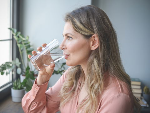 Wie viel Wasser trinken pro Kilogramm Körpergewicht