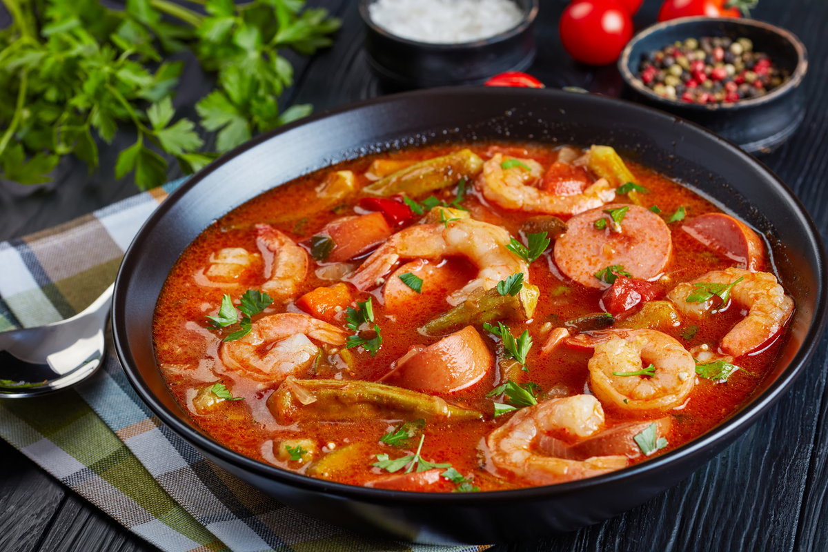 Gumbo mit Okra, Shrimps und Wurst
