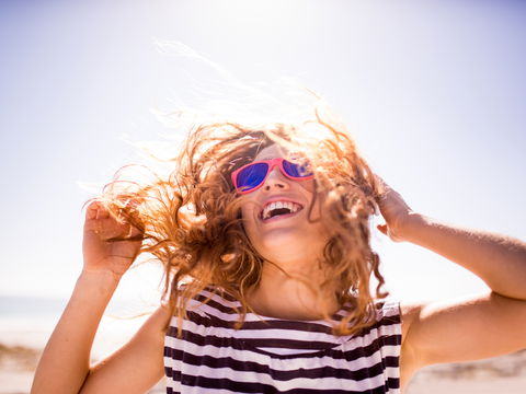 Kopfhaut vor Sonne schützen: 4 Produkte hinterlassen keinen Fettfilm in den Haaren