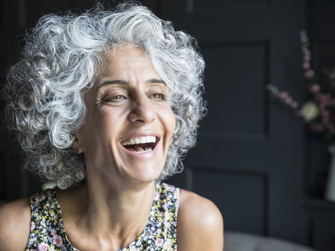 Graue Haare: Die 5 besten Haarkuren