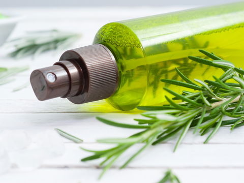 Rosmarin gegen Haarausfall: Wirkung & Anwendung