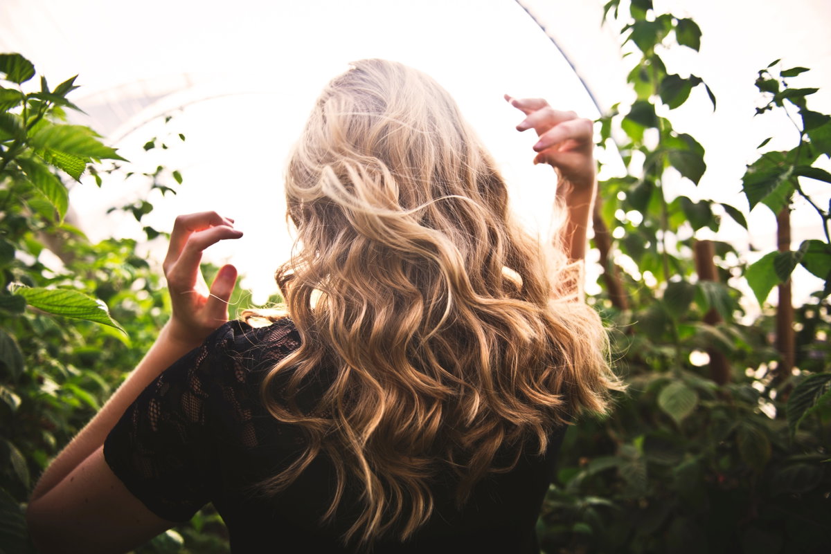 Lockige Haare