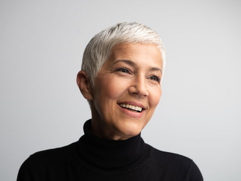 Die 5 schönsten Frisuren für graues Haar