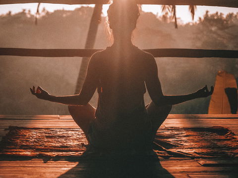 Yoga bei Hitze: Diese 3 sanften Übungen sorgen für sofortige Abkühlung
