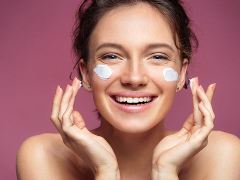 Die 5 besten Gesichtscremes aus der Drogerie für jede Haut
