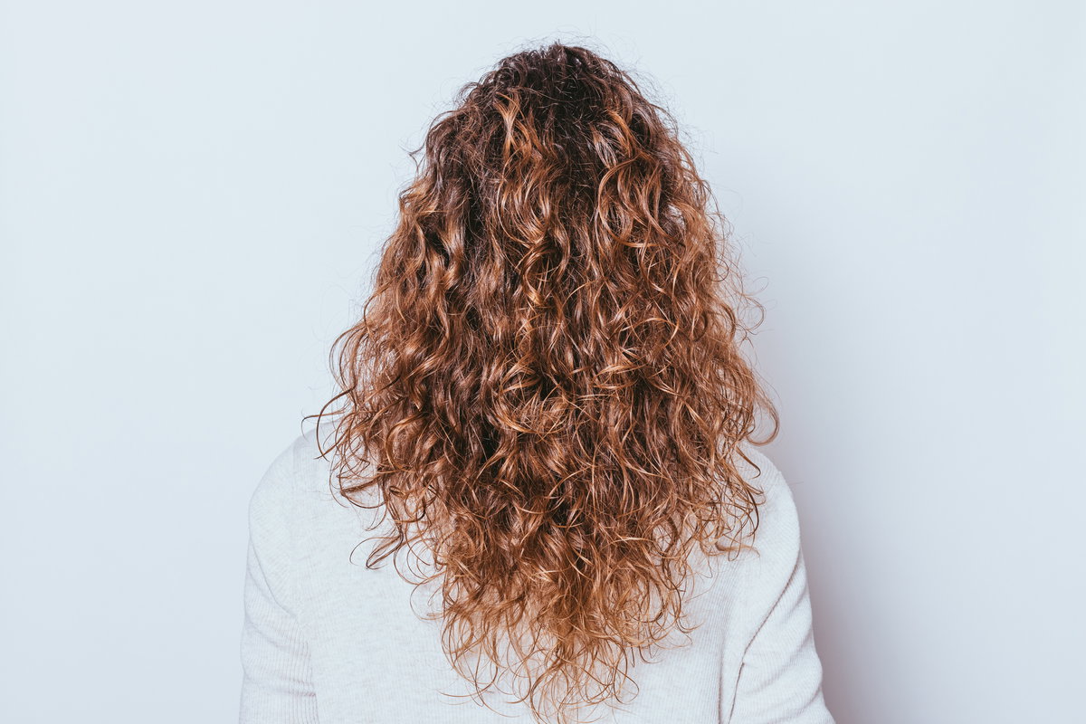 Frau mit Locken