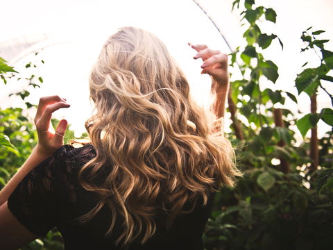 Lockige Haare: Die 5 besten Tipps für mehr Definition