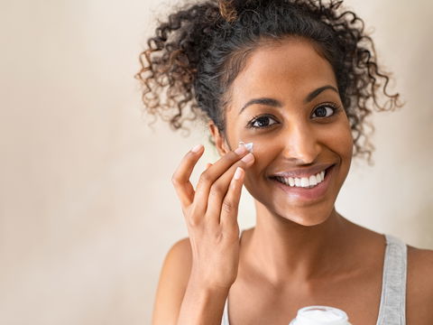 Gesichtscremes aus der Apotheke: Diese haben im Redaktionstest überzeugt