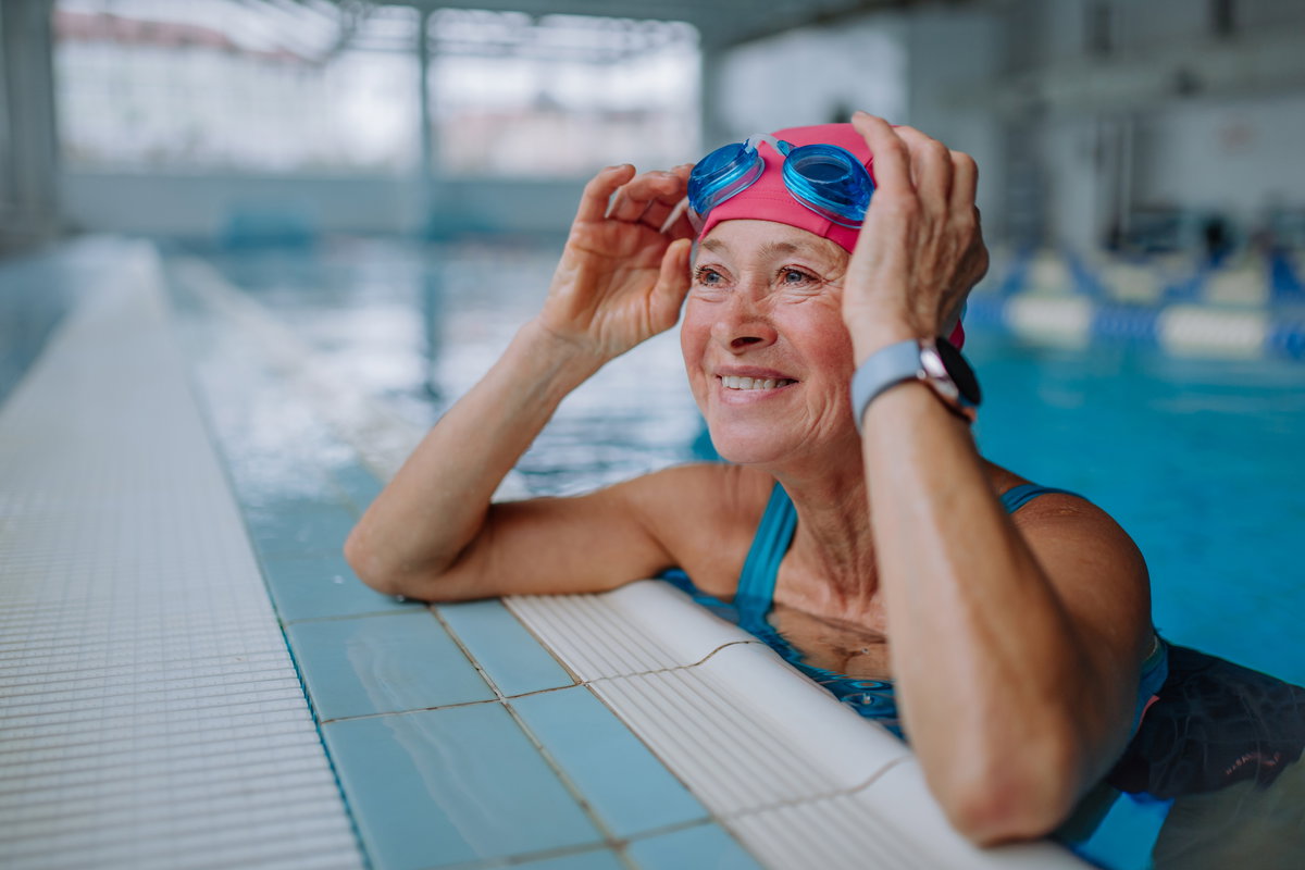 Frau im Schwimmbad