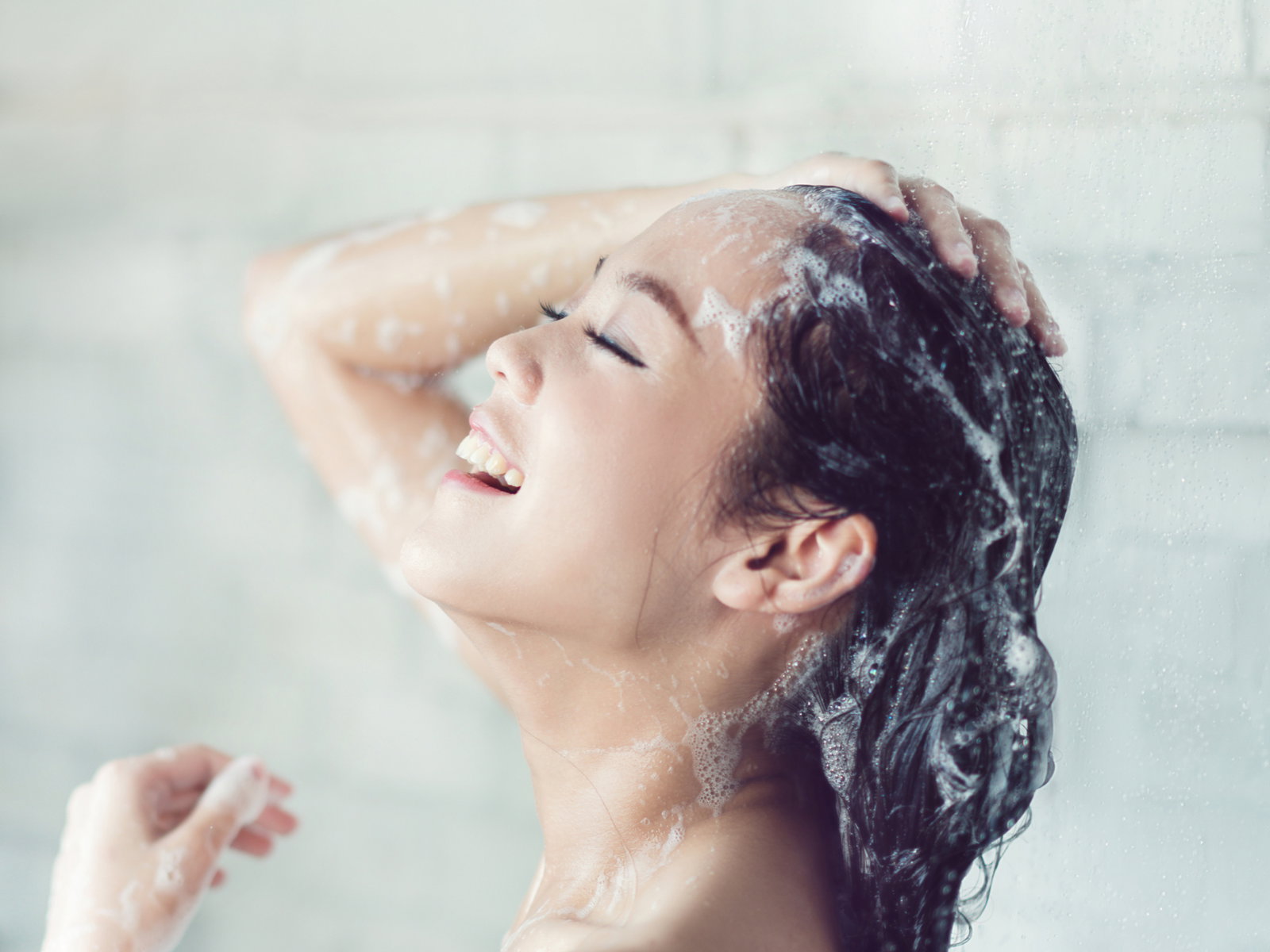 Die 5 besten Drogerie-Shampoos ohne Silikone