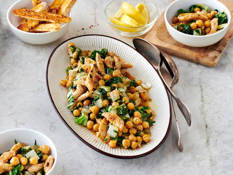 Proteinreiches Abendessen: Kichererbsen-Pfanne mit Hähnchenstreifen