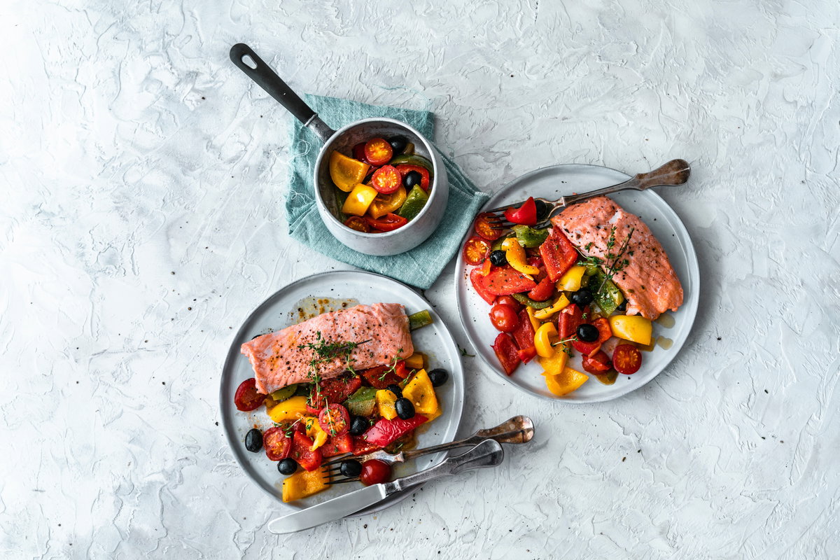 Lachs auf Paprikagemüse