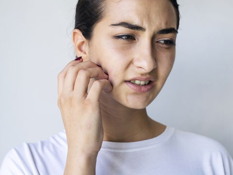 Dermatillomanie: Wenn ständiges Hautzupfen krankhaft wird