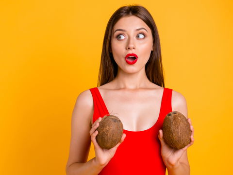 Haare um die Brustwarzen: Wie Frauen damit umgehen können