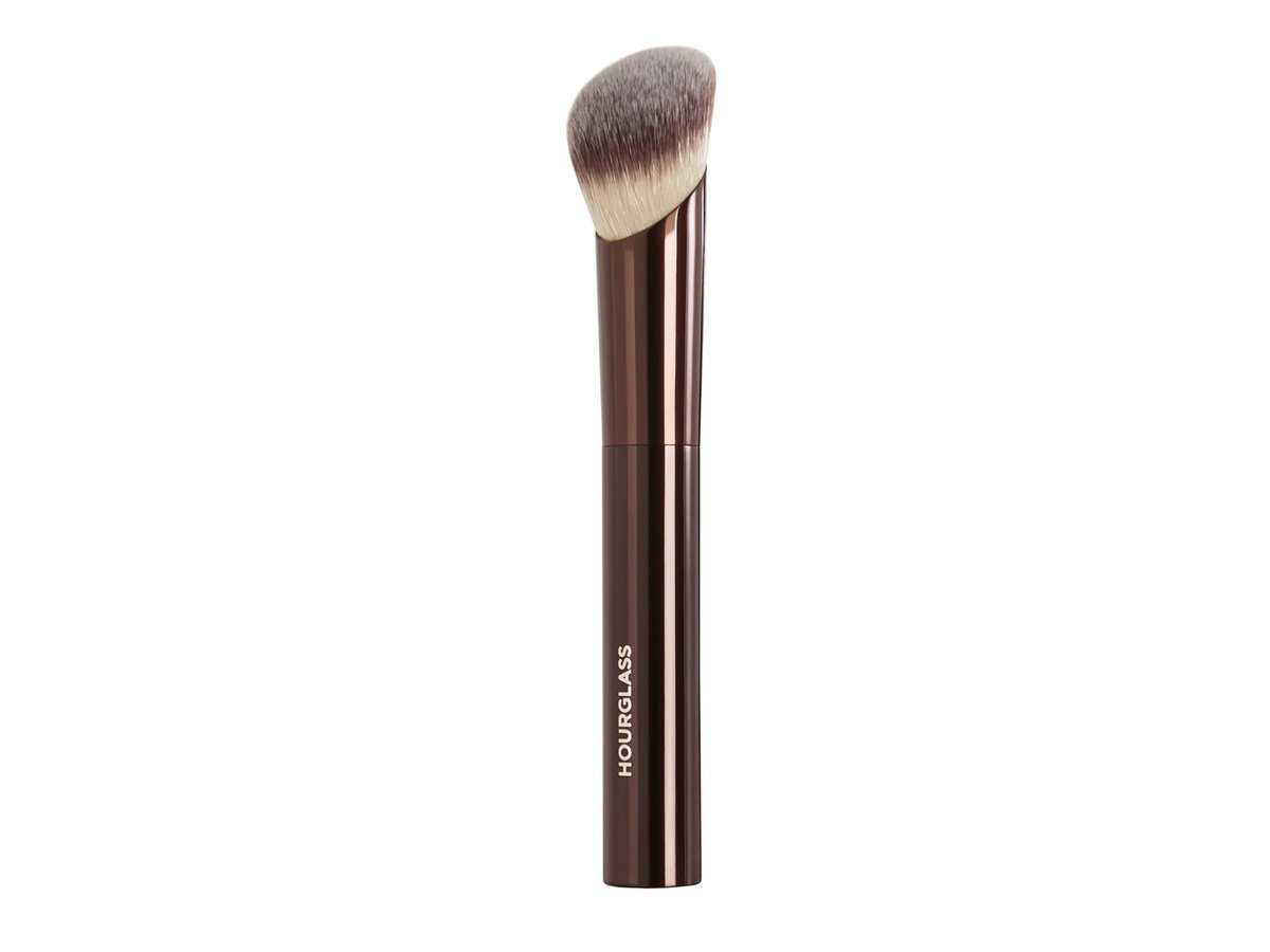 Ambient Soft Glow Foundation Brush von Hourglass