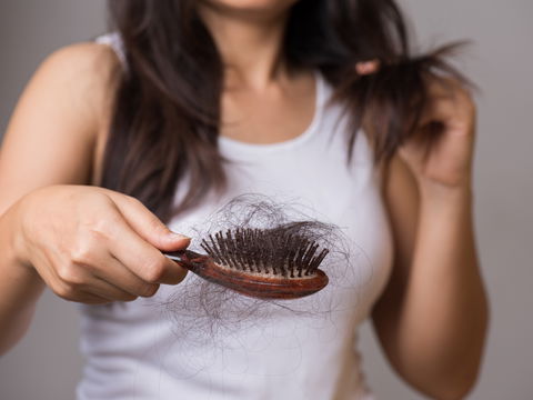 Haarausfall: Ursachen, Lösungen und Möglichkeiten zur Behandlung