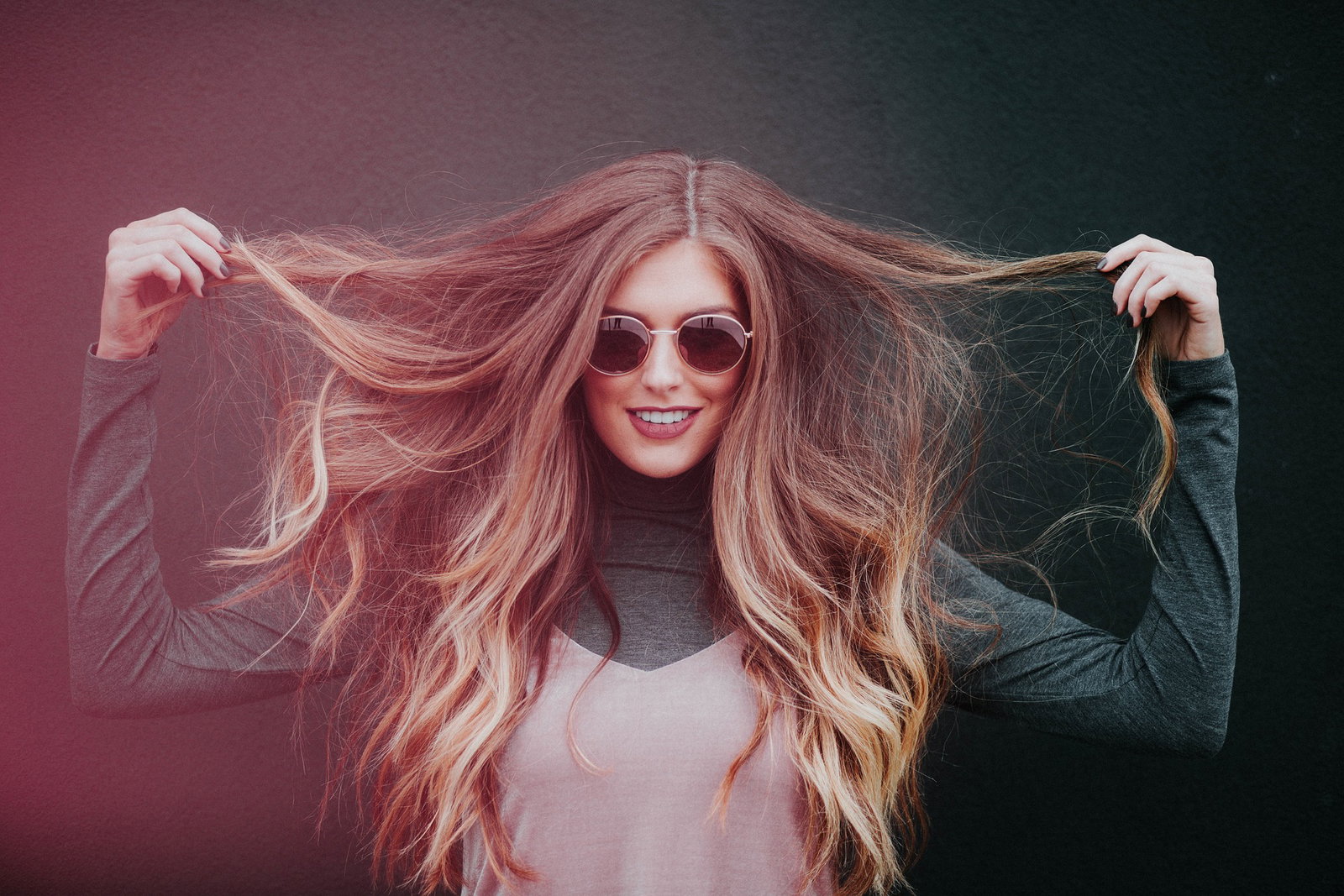 Kraftvoll, glänzende Haare ohne Spliss: Diese 3 Produkte helfen dabei