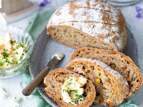 Gesundes Brot backen: Dieses Rezept mit Pistazien macht uns neugierig