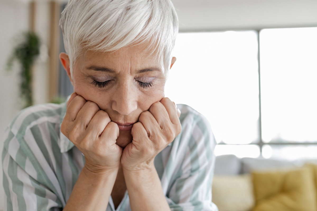 Ältere Frau mit depressiver Stimmung
