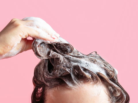 Bestes Shampoo für Haare ab 50: Unsere absoluten Favoriten