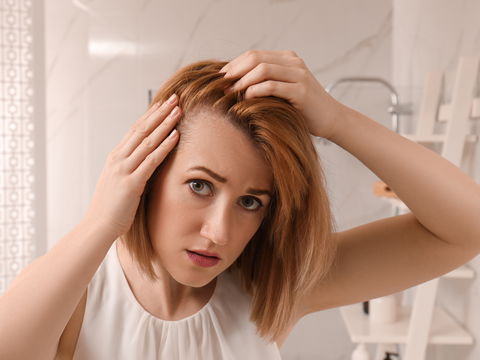 Traktionsalopezie: Haarausfall durch strenge Frisuren?
