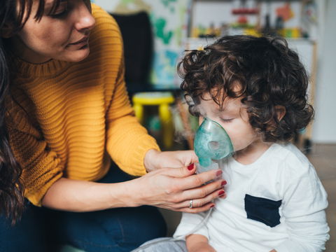 Lungenentzündung beim Kind: Was Eltern jetzt wissen sollten