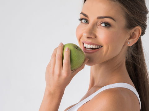 Vitamine für die Haut – diese Nährstoffe sorgen von innen für schöne Haut