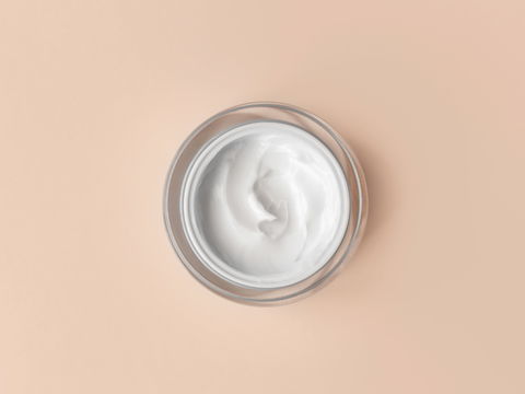 Gesichtscreme für trockene Haut: Diese Produkte rasseln durch den Öko-Test