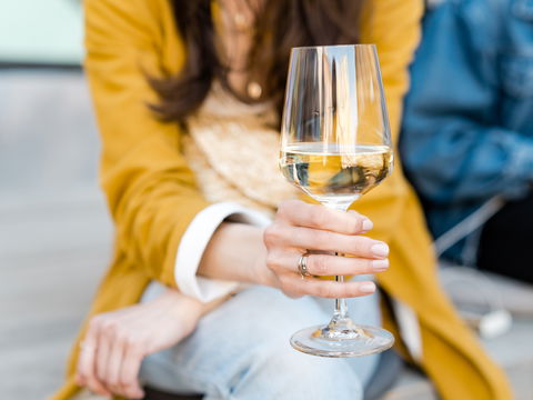 Alkohol im Alter: Das sind die Risiken
