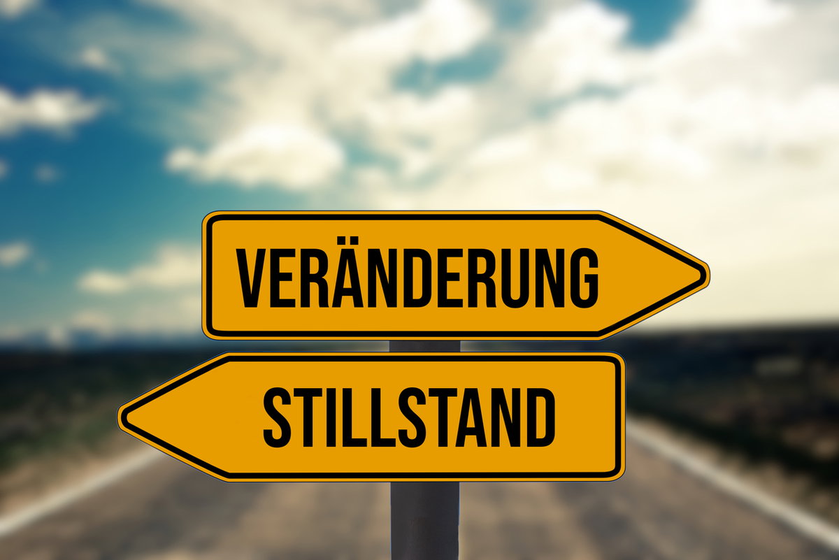 Schild mit den Worten Veränderung und Stillstand
