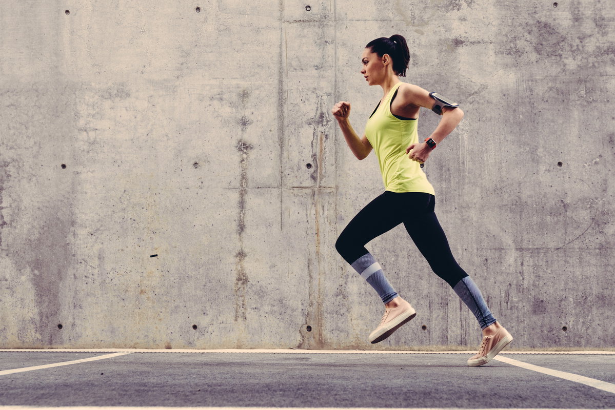 Frau joggt