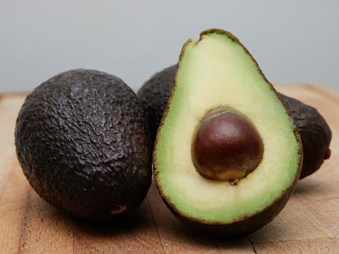 DARAN erkennen Sie frische Avocados sofort