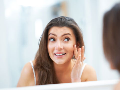 Aufgedunsenes Gesicht? Dieser Trick von Oma hilft weiter