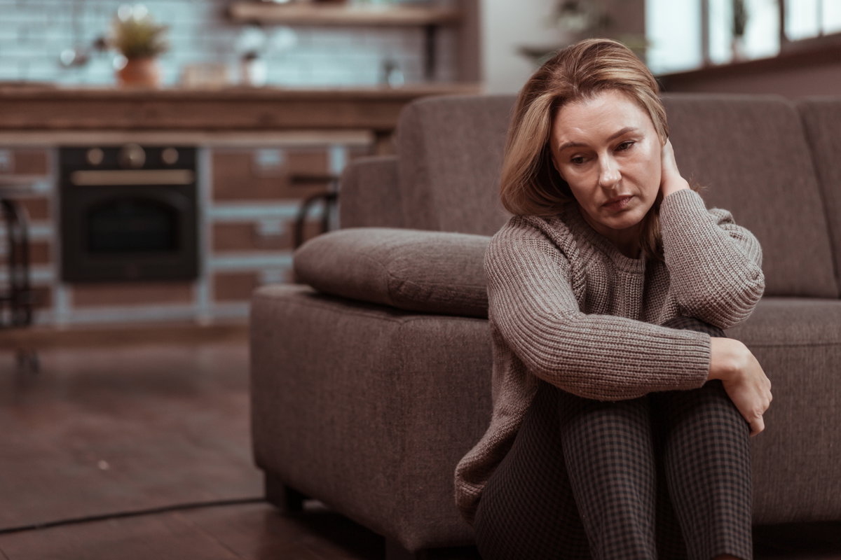 Frau mit Depressionen in den Wechseljahren