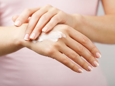 Gesundheitsrisiko bei dm: Beliebtes Handpflegeprodukt mit Pilzbefall entdeckt