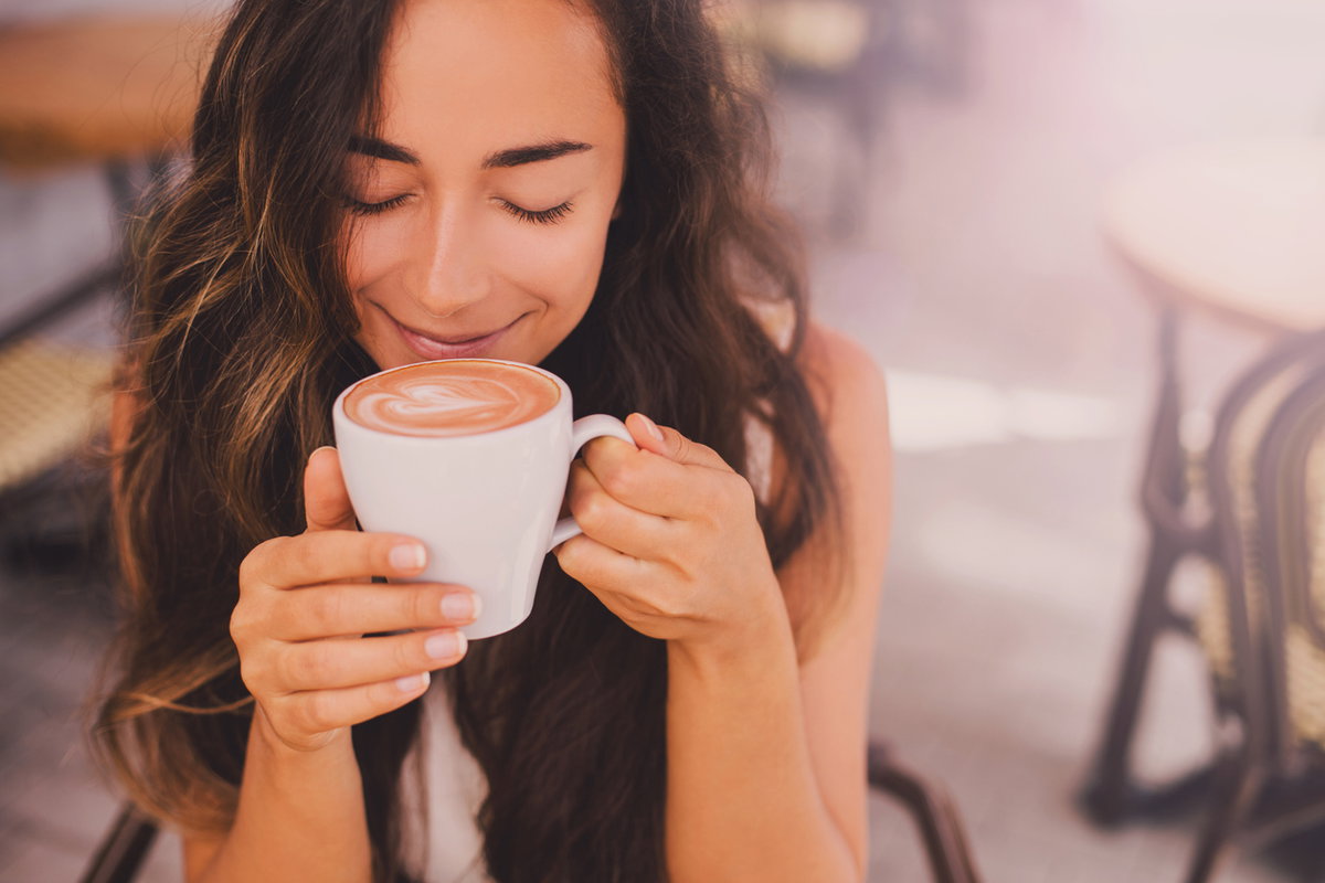 Kaffee ist als Wachmacher beliebt.