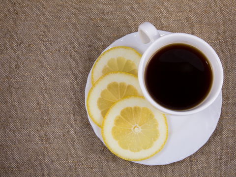 Kaffee mit Zitrone: Das verspricht der clevere Abnehmtrick