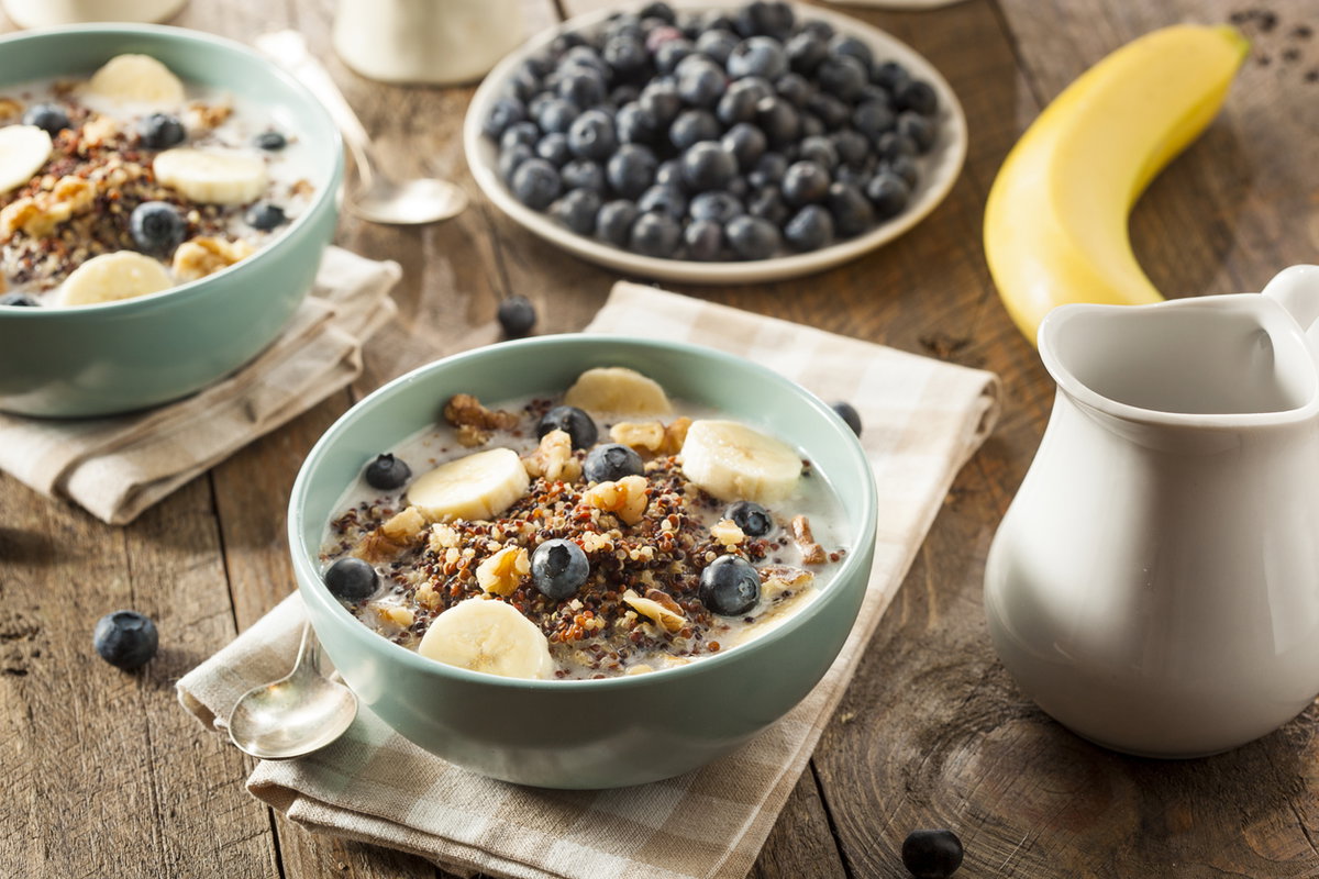 Müsli mit Beeren und Leinsamen