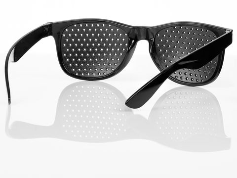 Die Rasterbrille: Sinnvolles Augentraining – oder gefährliches Gadget?