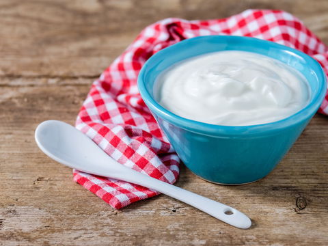 Vegane Joghurt-Alternativen: So gesund sind die 3 bekannten Marken wirklich