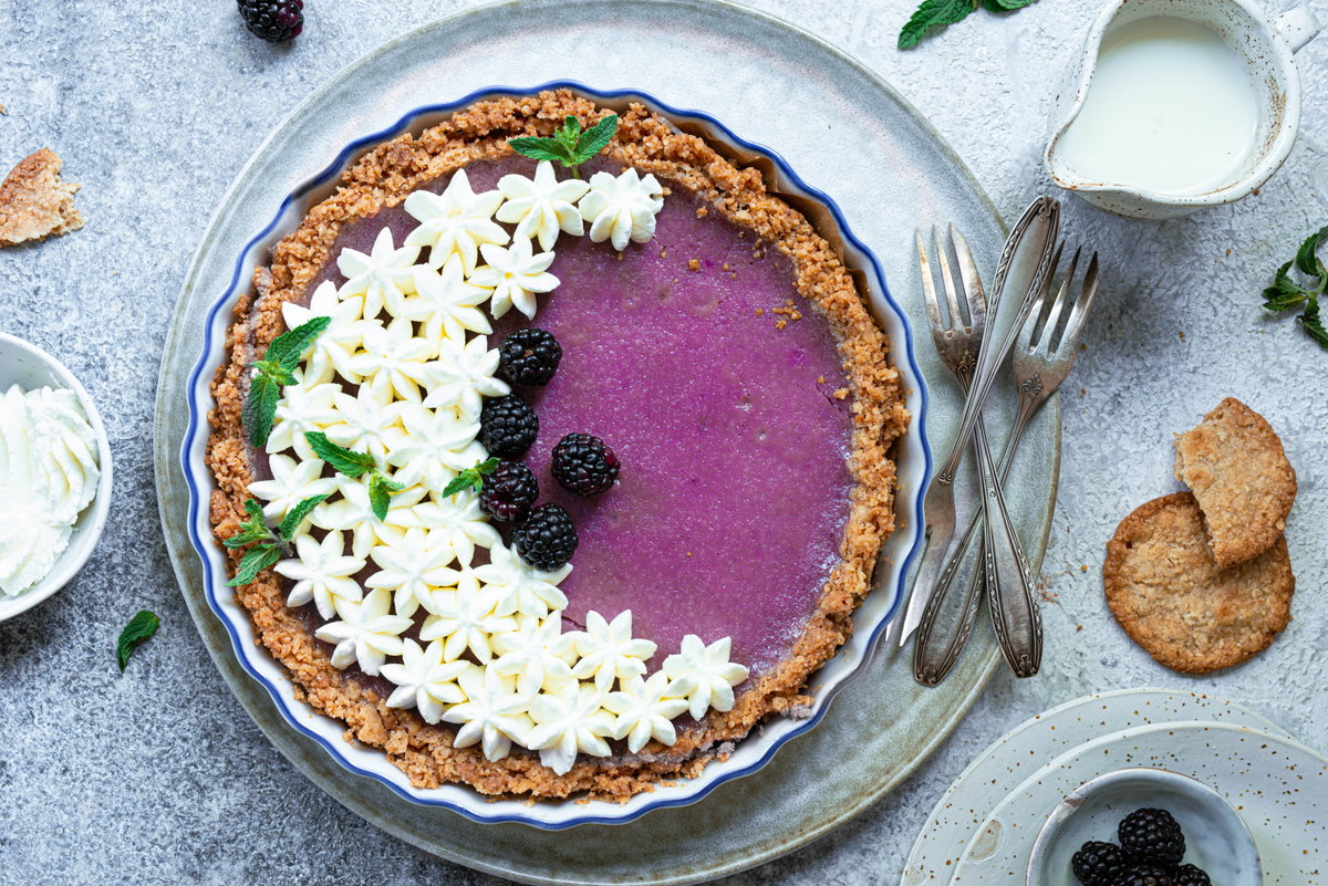 Brombeer-Cheesecake mit Müsli-Boden