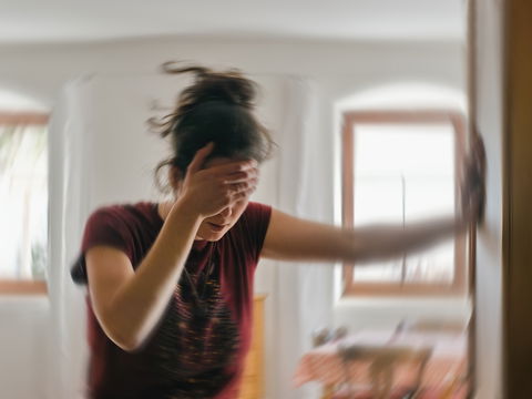 Schlaganfall oder Migräne? Warum Frauen oft falsch liegen 