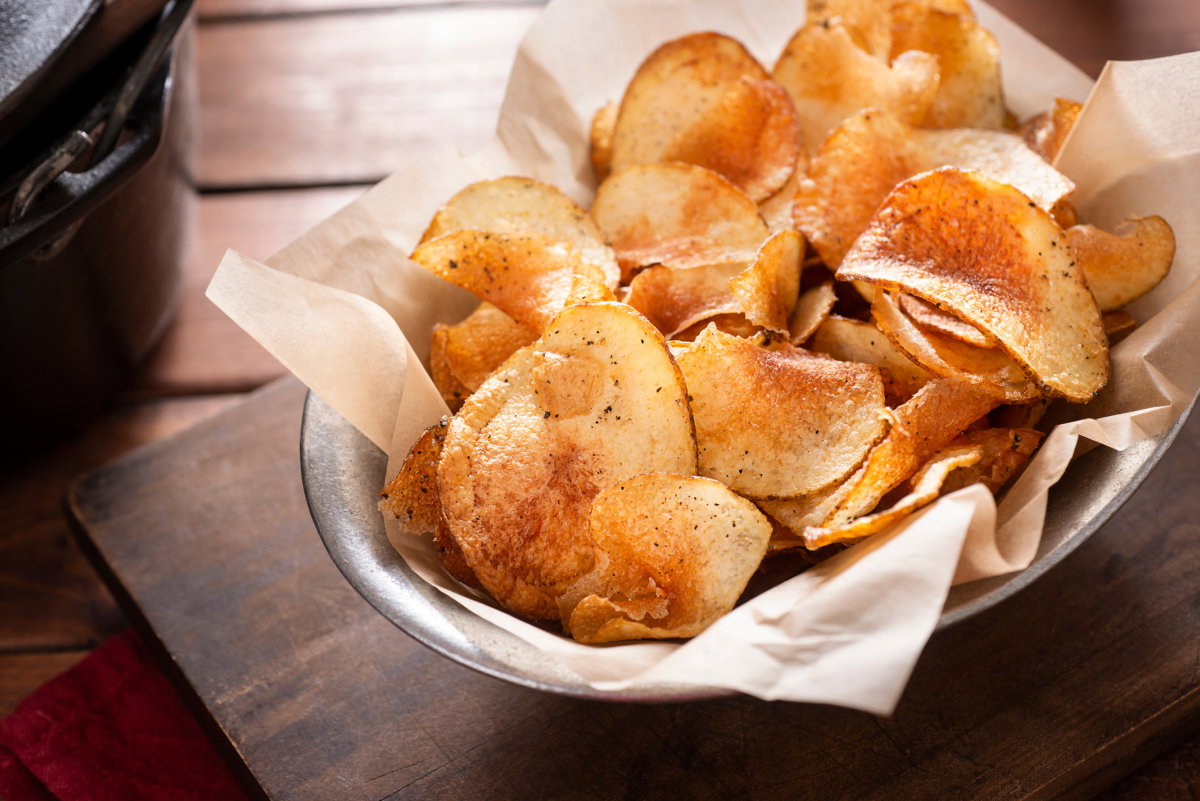 Kartoffelchips in Schale