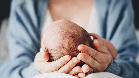 Stammzellen für die Familie: Warum das Nabelschnurblut eines Kindes auch Geschwistern helfen kann