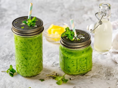  Blitz-Rezept fürs Frühstück: Grüner Smoothie mit Avocado und Blattspinat
