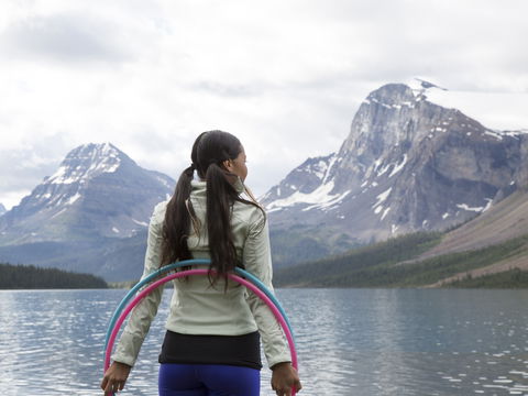 Hula-Hoop: 3 Übungen sind eine Wohltat bei Rückenschmerzen