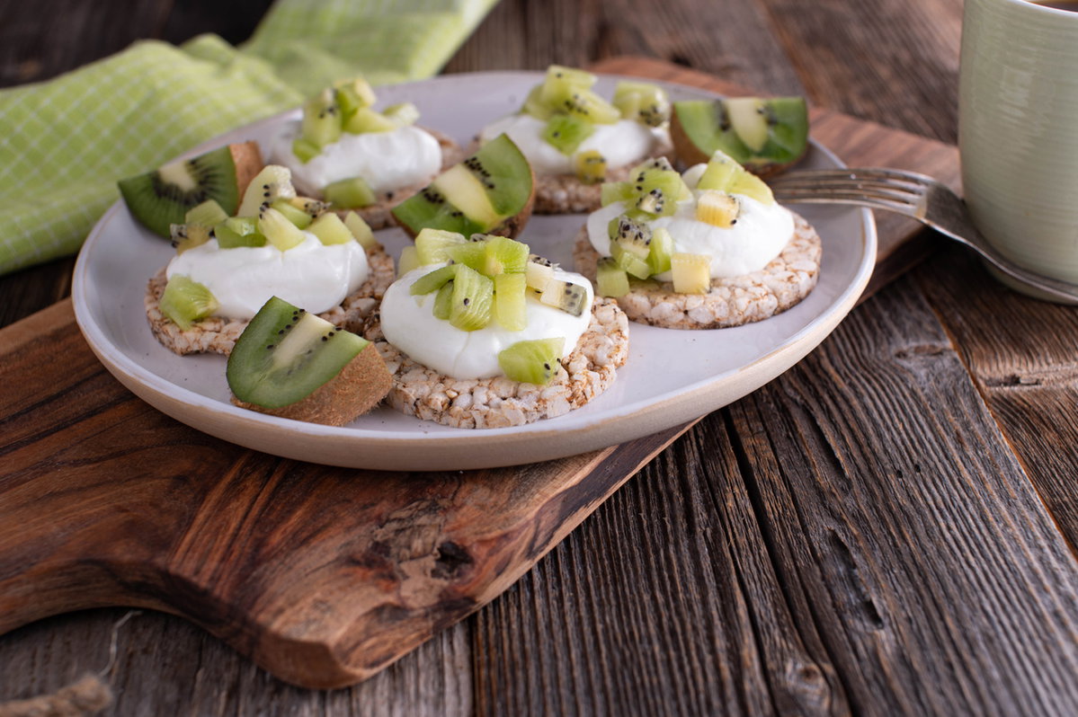 Skyr mit Reiswaffeln und Kiwi