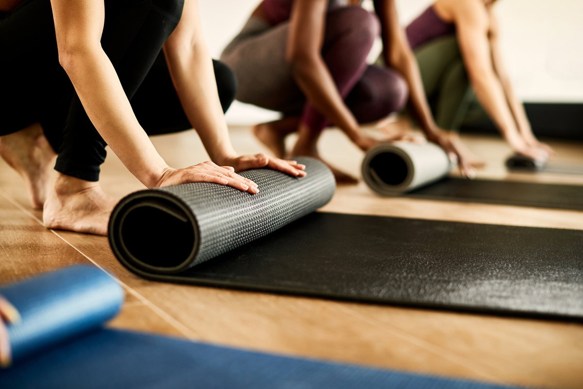 Yoga-Matten auf Boden